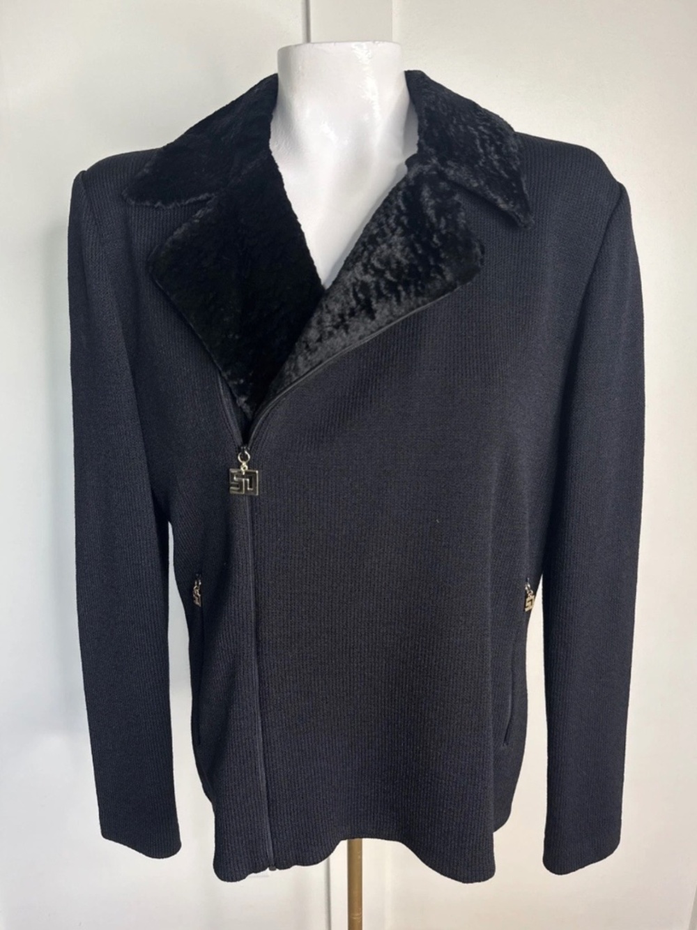 ST. JOHN SPORT Santana Knit Black Zip Up Jacket Size M Faux Fur Collar Blazer